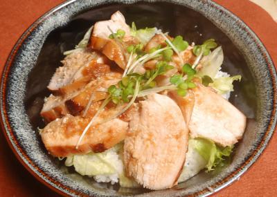 鶏胸肉のさっぱり焼き鳥丼