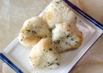 しそとチーズのおにぎり