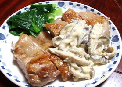 チキンソテー(キノコのクリームソース)