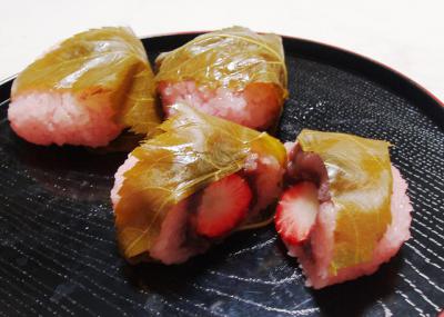 苺入り桜餅