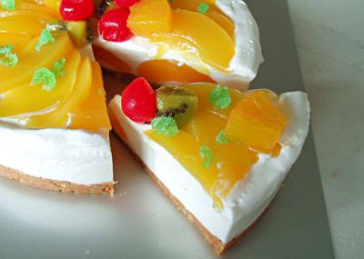 桃のホワイトムースケーキ