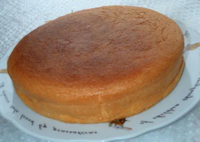 共立てスポンジケーキ