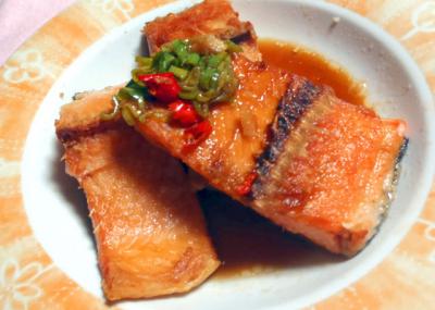 焼き鮭の香味ソースがけ