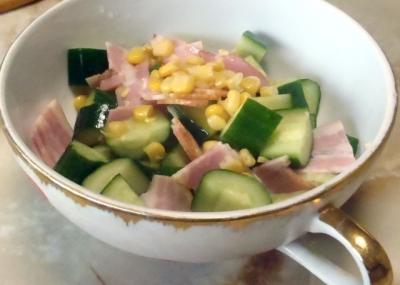 ベーコンときゅうりのサラダ