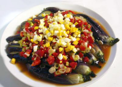 揚げナスのカラフルソースがけ