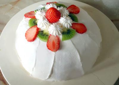 苺ヨーグルトのドームケーキ