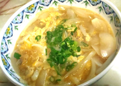 玉ねぎと小揚げの卵とじ