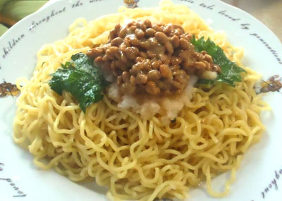 納豆おろしのラーメンサラダ