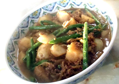 新じゃがと挽肉のそぼろ煮
