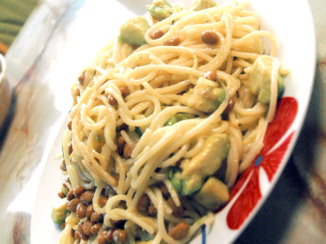 アボカドと納豆のパスタ