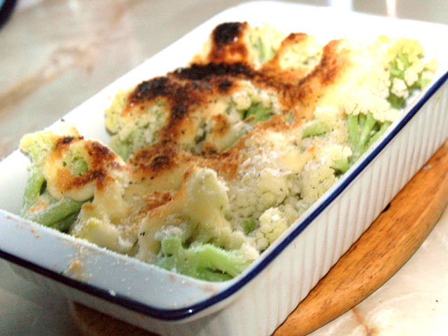 カリフラワーのパン粉焼き