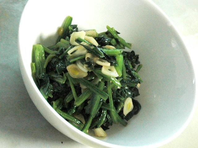 ホウレン草のにんにく炒め