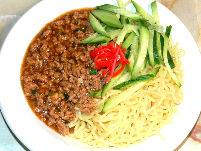 ジャージャー麺