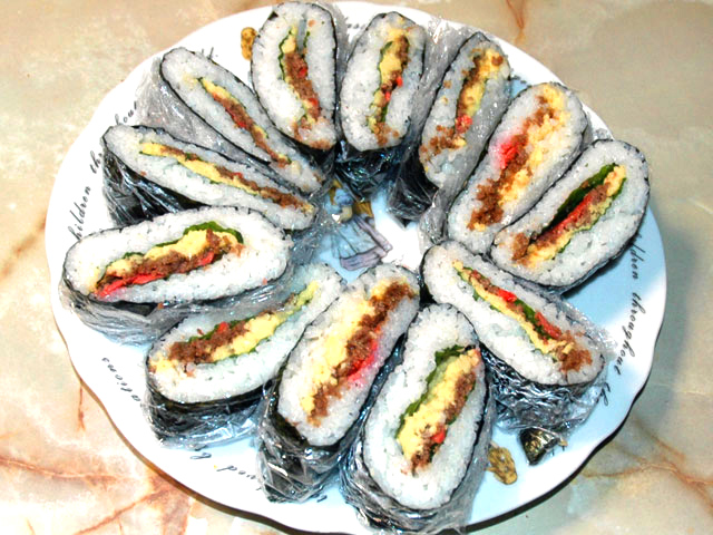 そぼろのおにぎらず