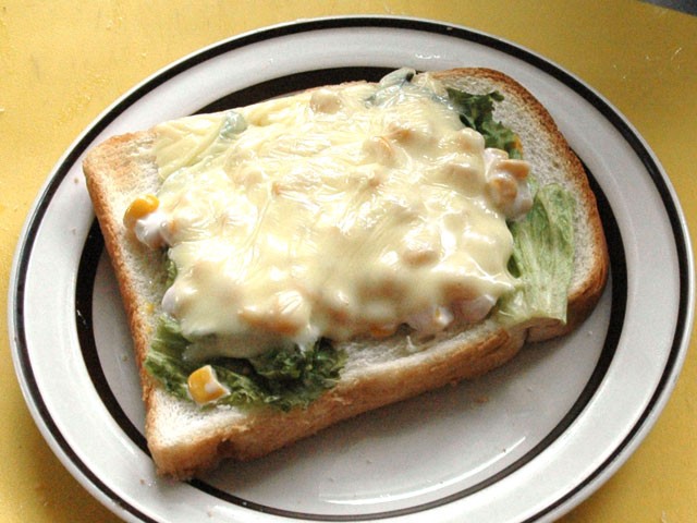 チーズコーンマヨトースト