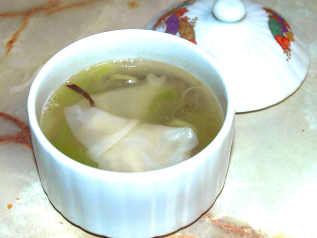 ワンタン風中華スープ