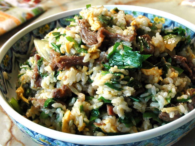 味付け楽々！北海道名物のジンギスカンを炒飯に！