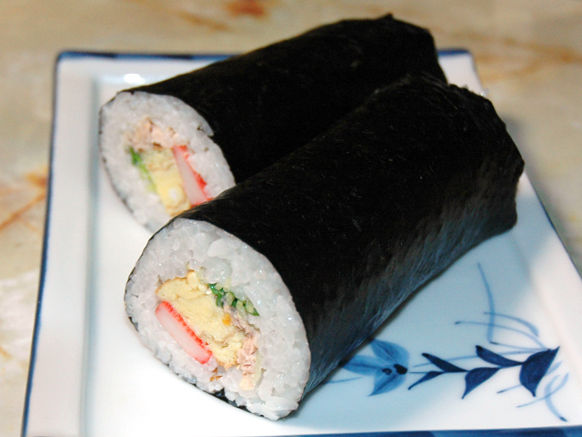 ツナマヨでお手軽！100均の巻きすで作る恵方巻き♪