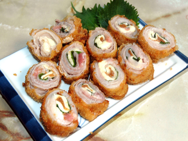 巻いて揚げるだけ！意外と簡単な豚バラのロールカツ！