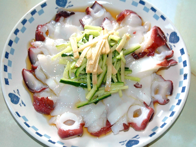 めんつゆと寿司酢で簡単味付け！蛸のさっぱりサラダ♪