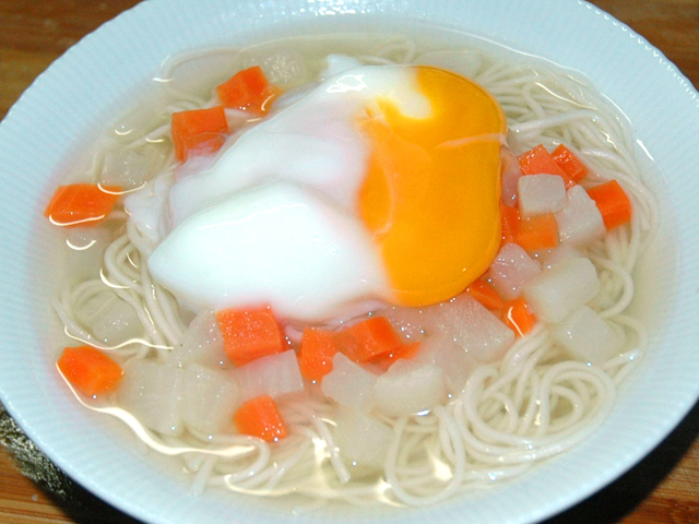 胃腸に優しい！温泉卵乗せ野菜にゅうめん♪