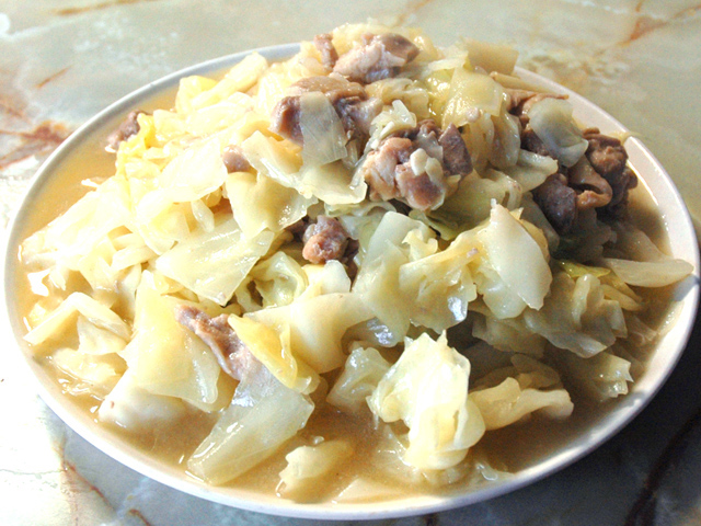 キャベツの大量消費レシピ！キャベツと鶏肉の塩蒸し♪