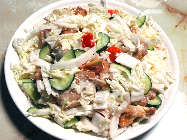 白菜のシーザー風サラダ！鶏もも肉でボリュームUP♪