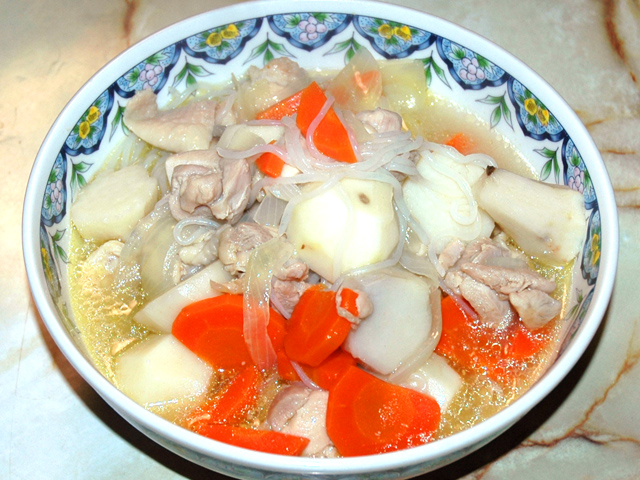 塩鶏じゃが風？里芋と鶏肉の旨塩にんにく煮♪