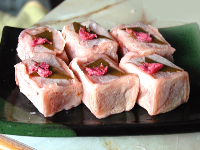 春色ピンクのきんつば！桜餡の簡単きんつば♪