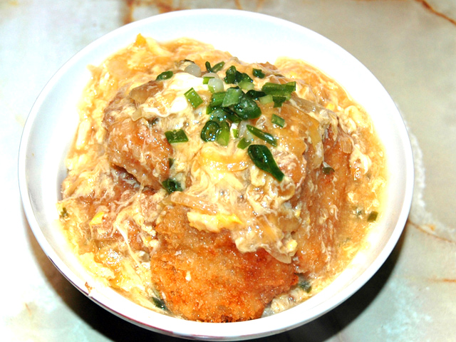 あんかけたっぷりで！あんかけ風チキンカツ丼♪