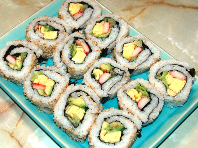 アボカドとかにかまで！簡単！カリフォルニアロール♪