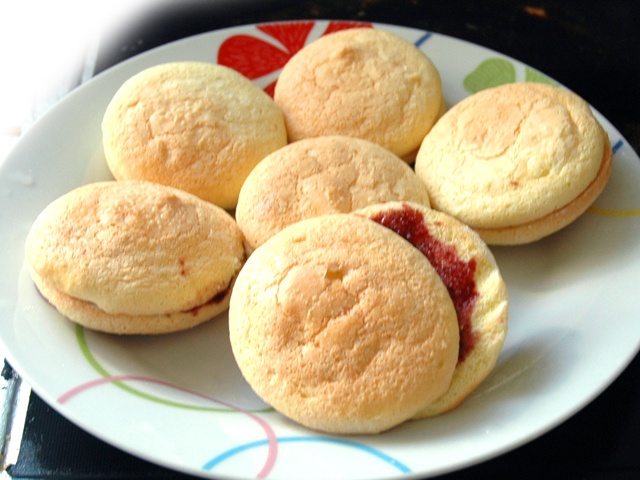 好きなジャムで！ふんわりブッセにジャムを挟んで♪