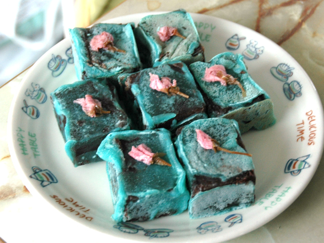 氷の大地に咲く花！水色のシンプルきんつば♪