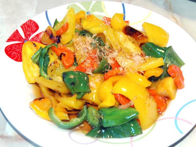 ピーマンとパプリカでカラフル！酢醤油和え♪