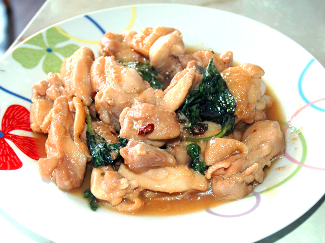生バジルで！鶏モモとバジルの生姜焼き♪