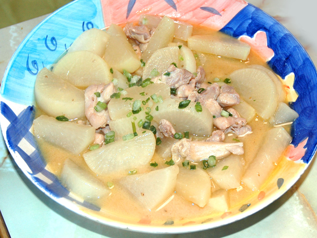 大根大量消費メニュー！ゴマ風味の大根と鶏の味噌煮♪