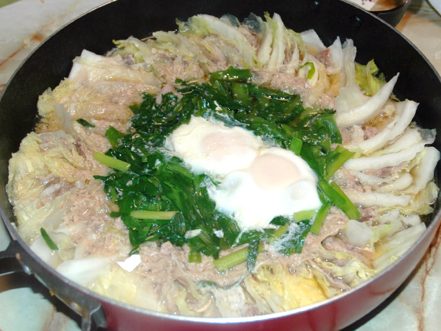 味噌仕立てで優しい味！ニラと白菜のミルフィーユ鍋！