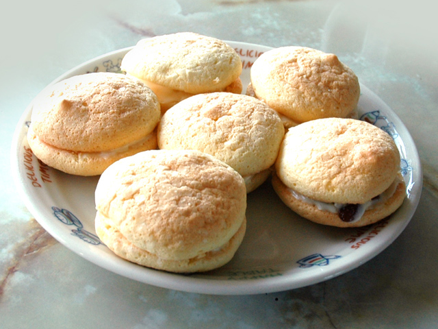 チーズクリームとレーズンで大人の味？チーズブッセ♪