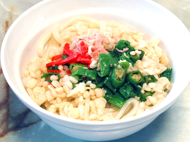夏場にぴったり！ししとうとツナのぶっかけうどん♪