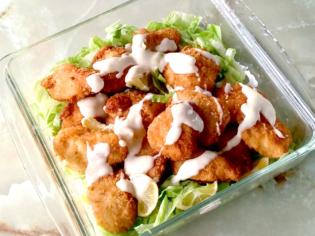 さっぱりマヨで！鶏屋さんのチキンカツのサラダ風♪