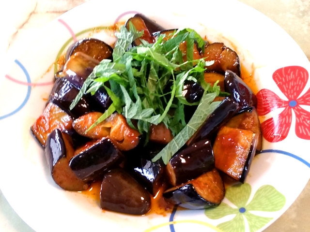 ピリ辛で食欲増進！茄子の辛みそ炒め♪