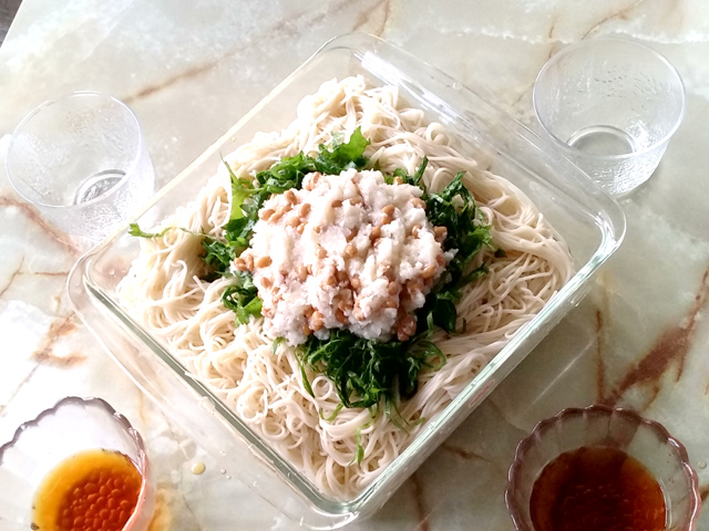 さっぱりトッピングで！青じそとおろし納豆の素麺♪