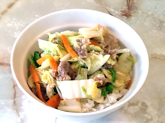 野菜たっぷり！白菜と牛肉の中華丼風♪