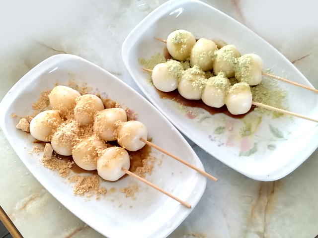 二種のきなこで！簡単！黒蜜きなこの串団子♪