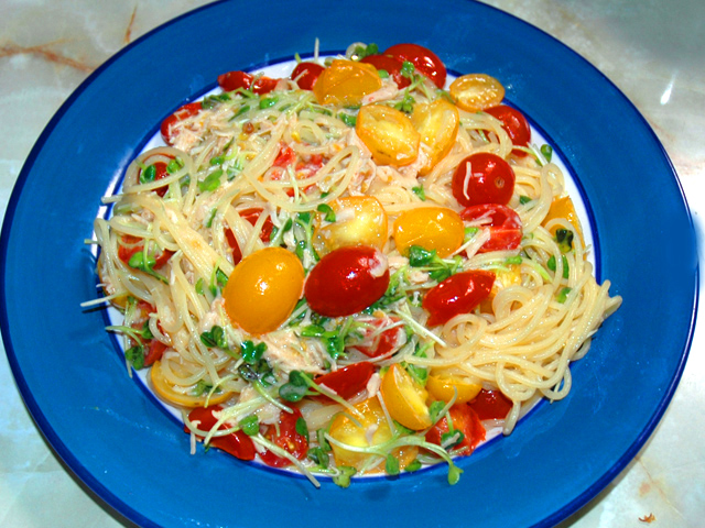ミニトマトでさっぱり！ササミ缶とトマトの塩パスタ♪