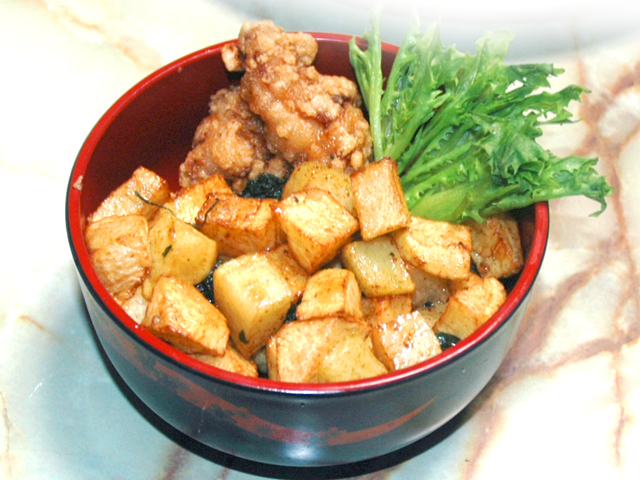 にんにくがガツン！コロコロじゃがの揚げにんにく醤油