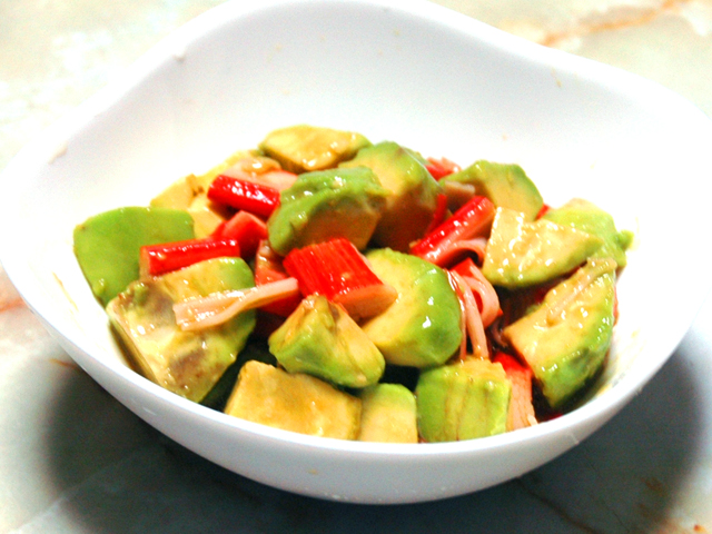 時短で！アボカドとかにかまの醤油わさびサラダ♪