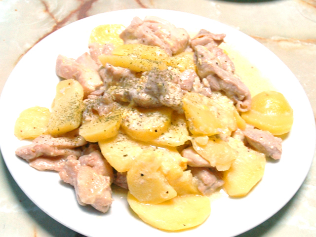 フライパンで完結！鶏モモとポテトのカルボナーラ風♪