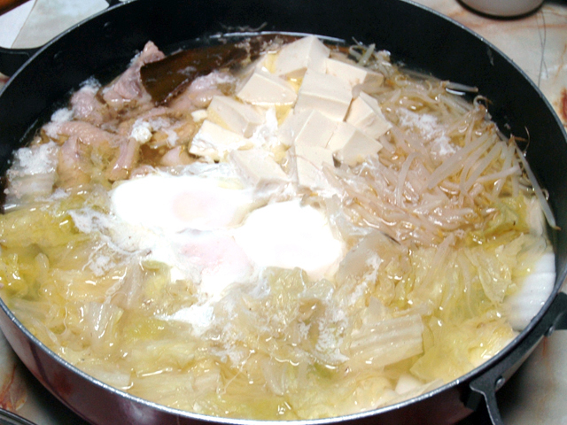 簡単！塩ベースで！豆腐入り鶏と白菜のシンプル鍋♪