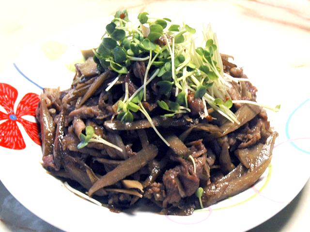 フライパンで完結！豚コマとゴボウのしぐれ煮風♪